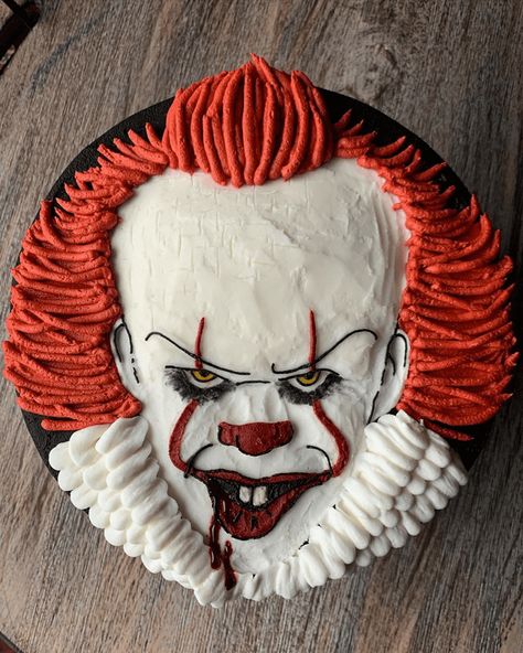 Pennywise Cake Design Images (Pennywise Birthday Cake Ideas) Horror Cake Design, Penny Wise Cake Ideas, Pennywise Birthday Cake, Chucky Birthday Cake, Penny Wise Cake, Scary Movie Cakes, Horror Cakes Birthdays, Lincoln Cake, Pennywise Birthday