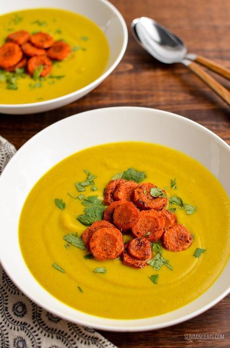 The beautiful vibrant colour of turmeric makes this delicious and healthy Low Syn Golden Cauliflower Soup with Roasted Paprika Carrots | gluten free, dairy free, paleo, Whole30, Slimming World and Weight Watchers friendly Teriyaki Pork Tenderloin, Teriyaki Pork, Roasted Cauliflower Soup, Homemade Soup Recipe, Healthy Recipe Videos, Cauliflower Soup, Roasted Carrots, Chicken Wing Recipes, World Recipes