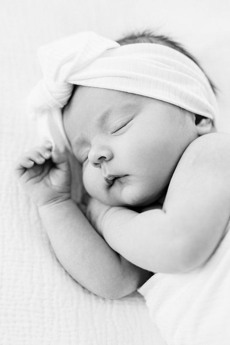 Diy Newborn Photography, Foto Newborn, Newborn Family Photos, Baby Pictures Newborn, Newborn Photography Poses, Newborn Baby Photoshoot, Baby Poses, Newborn Baby Photos, Newborn Poses