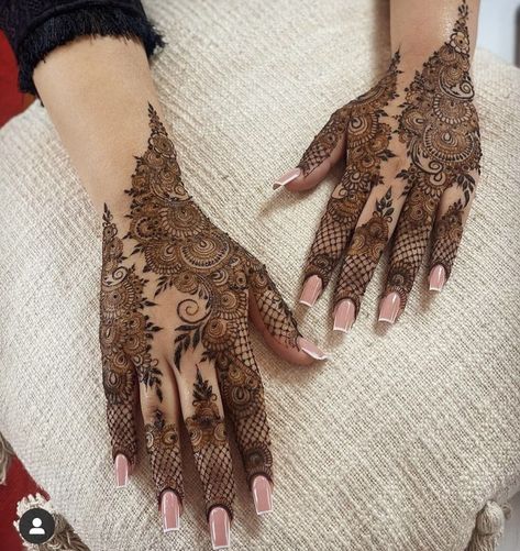 Alphabets Design, Henna Design Simple, Kashee's Mehndi Designs, Henna Hands, Mehandi Art, Front Mehndi Design, Pretty Henna, Finger Henna Designs, Henna Tattoo Designs Hand