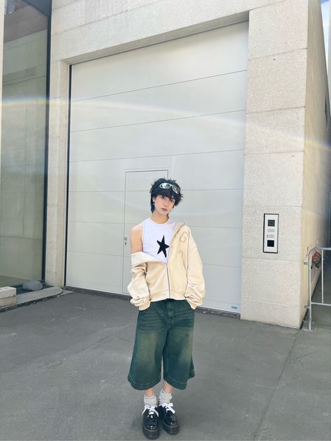 Real Y2k Men, Y2k Outfit Inspo Men, Shojo Boy Outfit, Outfit Inspo Y2k Street Styles, Outfits Y2k Hombre, Feminine Guy Outfits, Japan Style Outfits Men, Hongdae Fashion, Y2k Boy Outfits