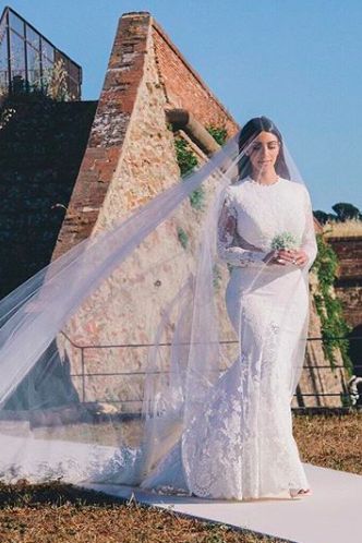 image Lace Wedding Dress Square Neckline, Kim Kardashian Wedding Dress, Famous Wedding Dress Designers, Million Dollar Wedding, Wedding Dresses Zuhair Murad, Kim Wedding, Kardashian Wedding, Kim Kardashian Wedding, Casual Outfit Summer