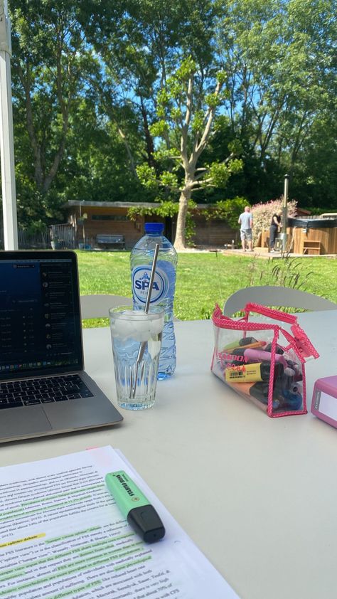 Studying Outside Summer, Outside Studying, Summer Study Motivation, Studying In Summer, Study Aesthetic Colorful, Working Outside Aesthetic, Study Summer Aesthetic, Summer Studying Aesthetic, Studying Outside Aesthetic