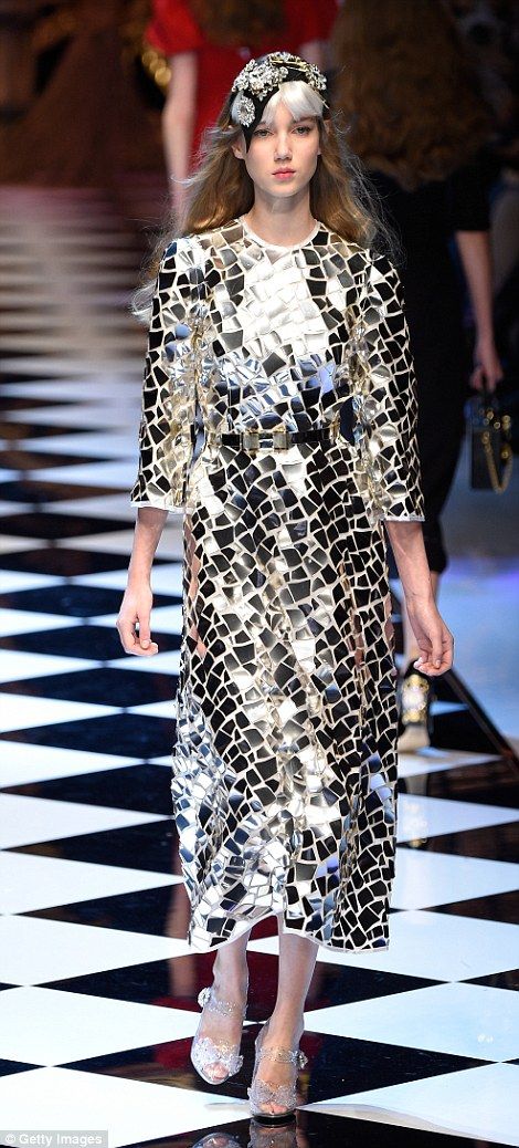 Black Mirror Dress, Gucci Ss23, Snow White And Cinderella, Mirror Clothing, Mosaic Fashion, Reflective Fashion, Mirror Dress, Mirror Clothes, Mosaic Dress