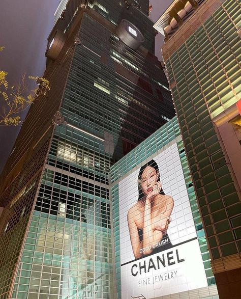 Jennie Advertisement, Jennie Billboard, Ambassador Aesthetic, Jennie + Core + Aesthetic, Chanel Ambassador, Chanel Coco Crush, Chanel Jennie, Concert Crowd, Coco Crush