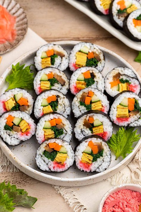 Vegan Futomaki Roll (Maki Sushi) • Vegan Everytime Tamagoyaki Recipe, Healthy College Meals, Cucumber Sushi Rolls, Tofu Sushi, Tofu Lettuce Wraps, Sushi Ideas, Sushi Vegan, Sticky Tofu, Cucumber Sushi