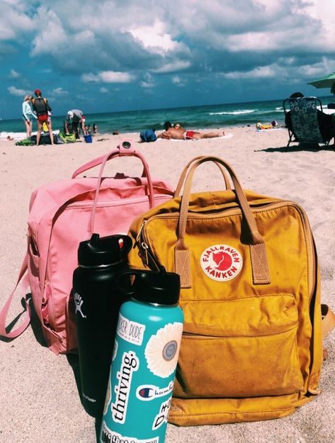 Beach Backpack Aesthetic, Vsco Backpack, Vsco Essentials, Vsco Lifestyle, Mochila Fjallraven Kanken, Fashion Aesthetic Instagram, Beach Vsco, I Need Vitamin Sea, Vsco Pictures