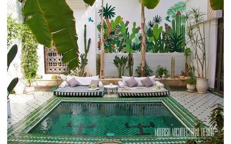 Moroccan Pool Tile Ideas Moroccan Pool, Spanish Pool, Moroccan Courtyard, Pool Tile Designs, Moroccan Riad, Riad Marrakech, Mosaic Pool Tile, Hotel Swimming Pool, Piscina Interior