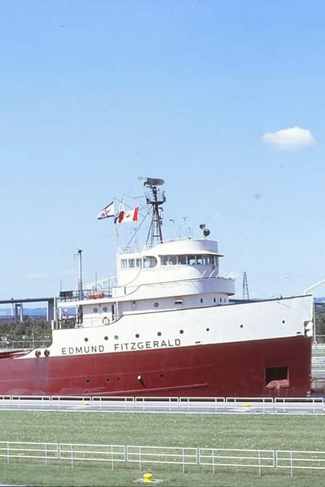 Edmond Fitzgerald, The Edmund Fitzgerald, Coast Guard Boats, Lake Boats, Edmund Fitzgerald, Great Lakes Ships, Ship Breaking, Hms Hood, Ship Wrecks