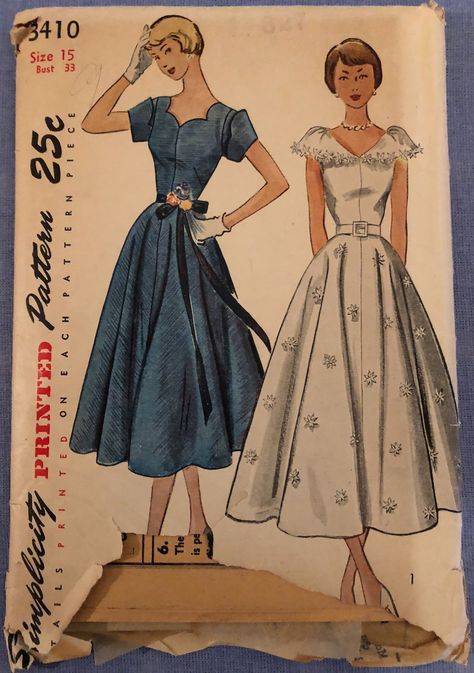 This Patterns & Blueprints item by MichiganianVintage has 78 favorites from Etsy shoppers. Ships from United States. Listed on 25 Mar, 2024 1940s Fancy Dress, 1940s Dress Pattern, 1940s Fashion Women, Vintage Clothes Patterns, 1940s Woman, 1940s Outfits, Vintage Mannequin, Dress Card, Vintage Dress Patterns