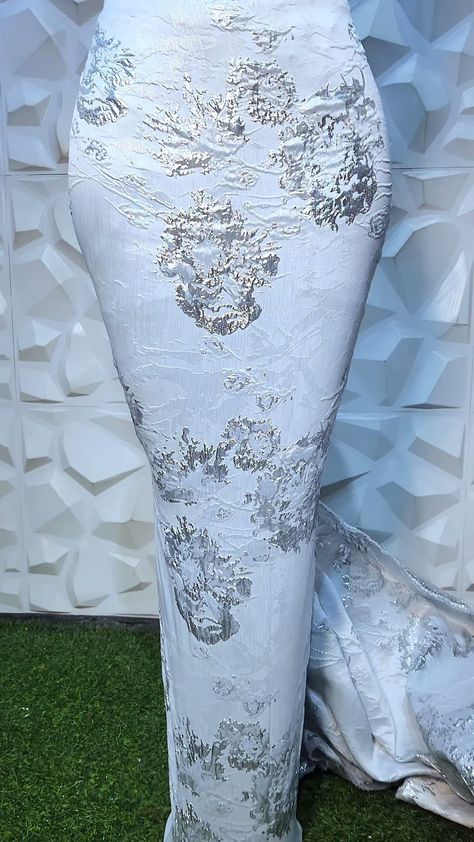 Exclusive🛍️ Brocade Damask:55,000naira for 5yards Contact:07030704435 Brocade fabric is highly prized for its beauty and elegance. It typically features a raised pattern or design. It is often made from silk or other high-quality materials and has been used for centuries in clothing, upholstery, and other decorative applications. The most common colors used in brocades are gold, silver, and red, which are often associated with wealth and prosperity. Damask Pattern Design Fabrics, Brocade Fabric Dresses, Damask Material, African Wedding Dress, Wealth And Prosperity, African Wedding, Brocade Fabric, Damask Pattern, Damask