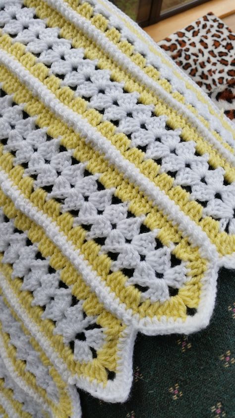 Crochet, baby blanket, mile a minute blanket, mile a minute afghan Crochet Mile A Minute, Crochet Afghan Patterns Free, Crocheted Blanket, 4mm Crochet Hook, Crochet Afgans, Crochet Throw Blanket, Baby Afghan Crochet, Crochet Blog, Haken Baby