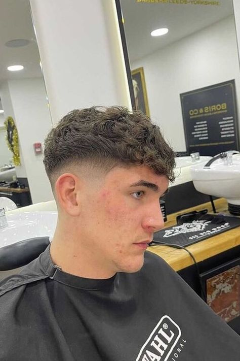 Drop Fade Messy Fringe, 2022 Haircut, Messy Fringe, Haircuts Curly, Barber Lifestyle, Curly Hair Fade, Drop Fade, Skin Fade, Mens Haircuts