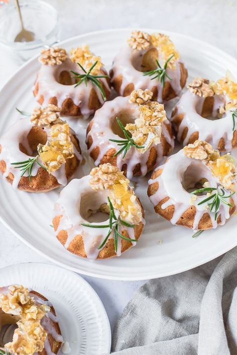 Light fluffy walnut filled sponge is delicately fragranced with rosemary in the cutest mini bundts. These little cakes are then topped in yogurt glaze and home-made honey walnut praline. Walnut, rosemary and honey are a dreamy combination and needs to be tried out! Mary Berry Lemon Drizzle Cake, Easy Lemon Drizzle Cake, Mini Bundt Cakes Recipes, Homemade Pound Cake, Mini Bundt, Cake Wraps, Lemon Drizzle Cake, Drizzle Cake, Mini Bundt Cakes