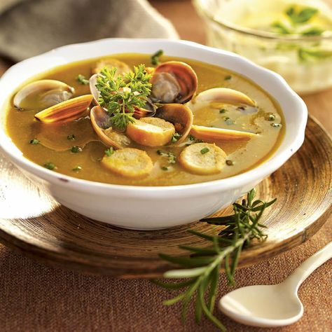 CALDO DE VERDURAS CON ALMEJAS Sopa para adelgazar: 11 recetas muy saciantes Spanish Cuisine, Magic Recipe, Gazpacho, Wonton Soup, Thai Red Curry, Healthy Diet, Workout Food, Easy Dinner, Healthy Eating