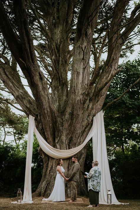 Intimate Elopement Wedding Ceremony - rustic eco friendly wedding Venue near Kynance Cove & The Lizard Cornwall UK Cornwall Elopement, Small Intimate Wedding Venues, Micro Wedding Venues, Kynance Cove Cornwall, Kynance Cove, Rugged Landscape, Cornwall Wedding, Loving Couples, Pagan Wedding