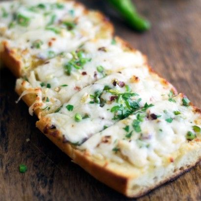 Garlic bread on steroids, this recipe will ruin plain garlic bread for you forever! Italian Garlic Bread, Italian Bread Recipe, Italian Bread Recipes, Cheese Sauce Recipe, Herb Bread, Garlic Bread Recipe, Cheesy Garlic Bread, Delicious Appetizer Recipes, Cheesy Bread