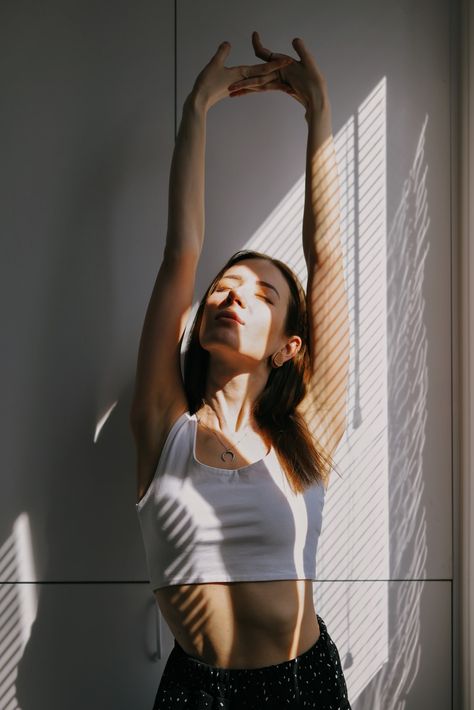 woman in white tank top standing beside white wall photo – Free Barcelona Image on Unsplash Holistic Lifestyle, Body Balance, Mind Body Connection, Body Picture, Workout Aesthetic, Holistic Wellness, Body Image, Perfect Body, Physical Fitness