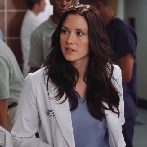 Lexie Grey Hair, Lexi Greys Anatomy, Lexie Grey Aesthetic, Lexi Grey, Grey Icons, Nurse Outfit Scrubs, Grey's Anatomy Doctors, Haircut For Face Shape, Chyler Leigh