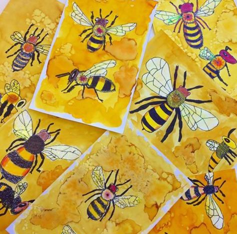 Painted Paper Art, Mini Beasts, Bumble Bee Art, Summer Art Projects, Spring Art Projects, 6th Grade Art, 5th Grade Art, Bug Art, Cross Art