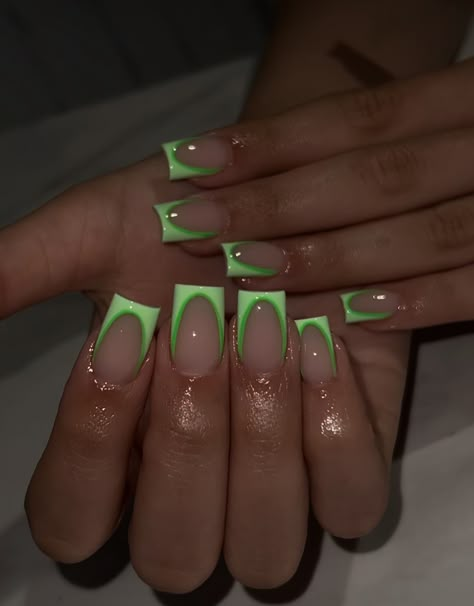 Short Acrylic Nails Lime Green, Lime Green Toe Nails, Green Acrylic Nails Short, Lime Green And Black Nails, Green Toe Nails, Bts Nails, Lime Nails, Lime Green Nails, Lux Nails