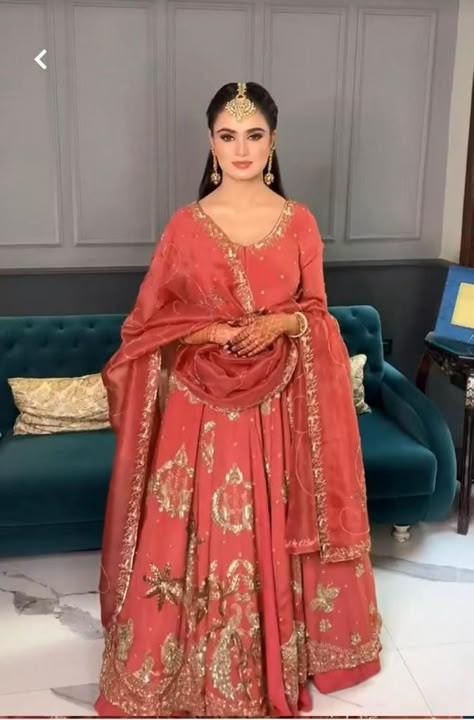 Engagement Suits Women Punjabi, Sikh Bridal Suits, Engagement Dress For Bride Punjabi, Punjabi Engagement Outfit, Punjabi Dress Design, Layer Dresses, Colour Pictures, Latest Bridal Lehenga Designs, Bridal Suit