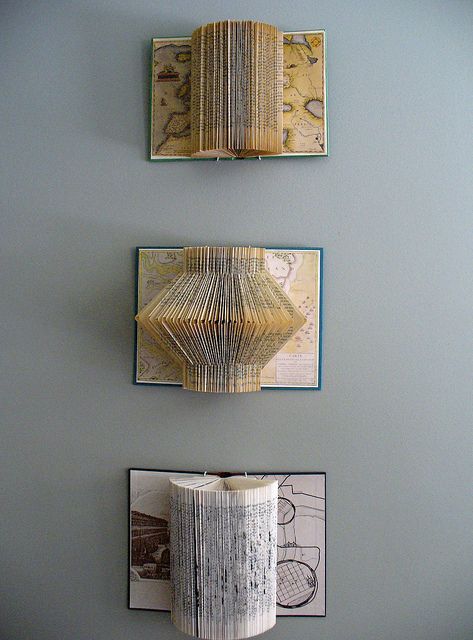 Upcycle: Book folding - Free patterns | the ReFab Diaries Old Book Crafts, Recycled Books, Book Page Crafts, Book Page Art, Upcycle Books, Book Folding Patterns, Folded Book Art, Book Sculpture, Book Folding