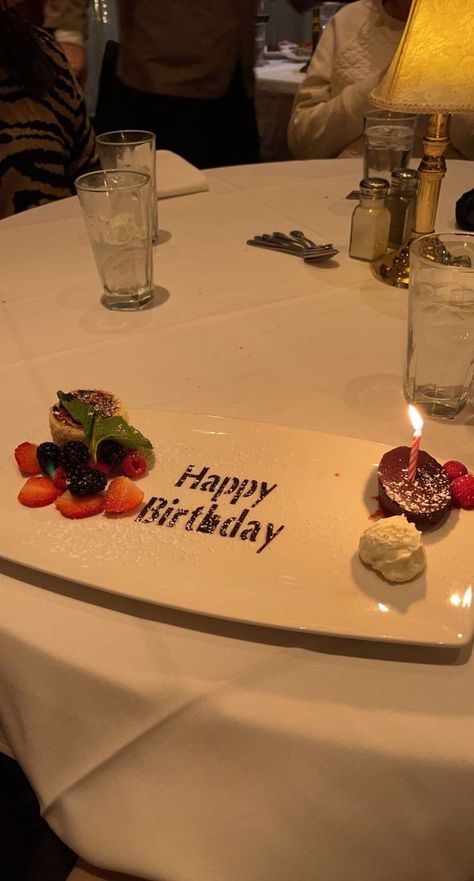 Birthday Dinner Desserts, Restaurants To Go To For Your Birthday, Birthday Dinner Ideas At Restaurant, Birthday Dinner Astethic, Surprise Birthday Dinner At Restaurant, Birthday Dinner Photoshoot, Birthday Restaurant Pictures, 19th Birthday Dinner, Birthday Dinner Pics