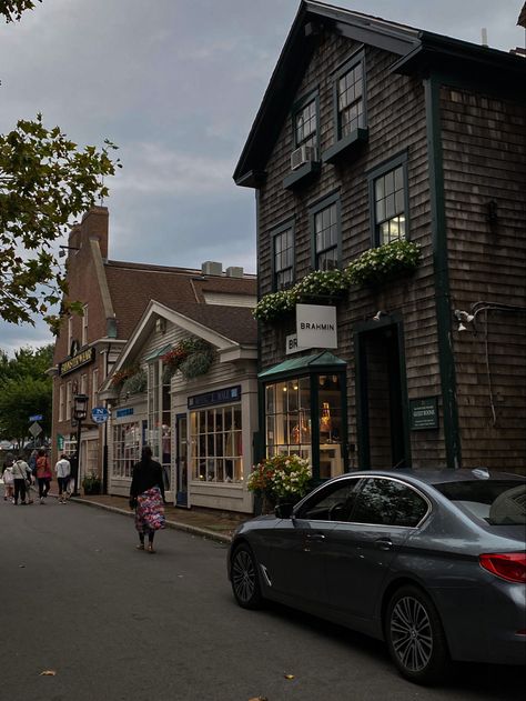 Vermont Small Town, Small Town Cottage Aesthetic, Small Town Vermont Aesthetic, Small Town Hotel Aesthetic, Small Town London Aesthetic, Small Town Cabin Aesthetic, Witchy Town Aesthetic, Maine Town Aesthetic, Rich Small Town Aesthetic