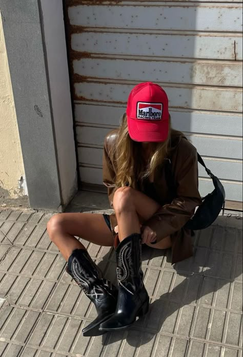 Black Cowboy Hat Outfit, Styling Red Cowgirl Boots, Cowgirl Boots Outfit Aesthetic, Outfit With Red Boots, Red Cowboy Boots Aesthetic, Freebird Boots Outfit, Cowgirl Streetwear, Red Cowboy Boots Outfit Aesthetic, Cowboy Boot Outfits Grunge