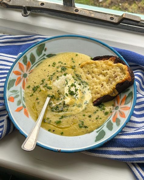 Xanthe Gladstone on Instagram: "Leek and potato soup yesterday for lunch with crème fraiche, chives @honest_toil delicious olive oil and cheese on toast. @calon_wen…" Xanthe Gladstone, Soup Aesthetic, Cheese On Toast, Leek And Potato Soup, Leek And Potato, Potato Leek Soup, Leek Soup, Cheese Toast, On Toast