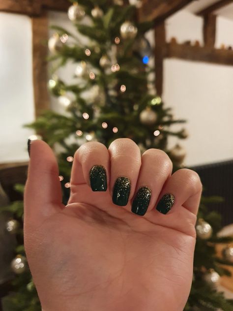 Dark Green Nails With Gold Glitter, Green Gold Glitter Nails, Red Green And Gold Nails, Christmas Nails Green, Green Inspo, Glitter Tip Nails, Dark Green Nails, Squoval Nails, Gold Glitter Nails