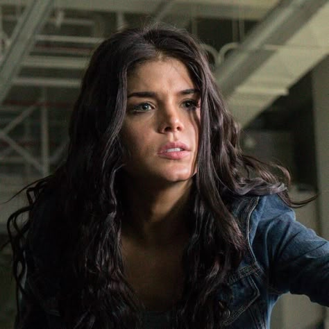 Nouveau encore de Dead Rising Maria Avgeropoulos, The 100 Characters, Octavia Blake, The 100 Cast, Marie Avgeropoulos, Tatiana Maslany, The 100 Show, The Hundreds, Film Serie