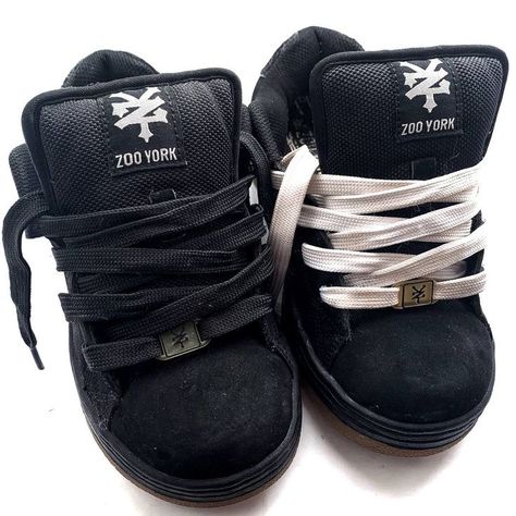 Underground Shoes, Zoo York, Pretty Shoes Sneakers, Baggy Clothes, Chunky Shoes, New Rock, Shoe Inspo, Swag Shoes, Dc Shoes