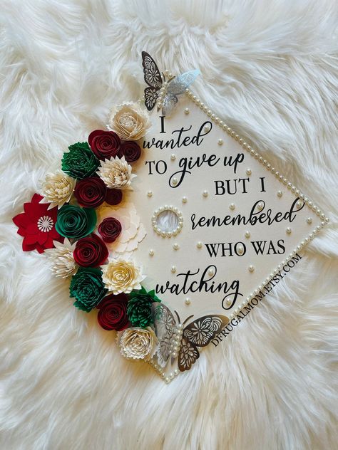 Graduation Cap Decor, Flower Graduation Cap, Flower Graduation, Grad Cap Topper, Nurse Graduation Cap, College Grad Cap Ideas, Class 2023, Graduation Cap Decoration Diy, High School Graduation Cap