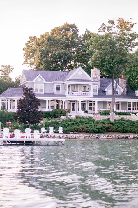 Homes in Walloon Lake Michigan | Cottage Style | Love and Specs Cottages Modern, Cottages In The Woods, Modern Cottages, House Pic, Coastal Cottages, Cozy Eclectic, Michigan Cottage, Lakehouse Ideas, Walloon Lake