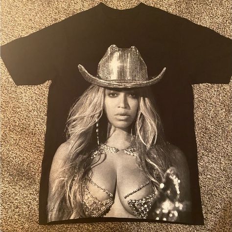 Brand new Beyoncé shirt Beyoncé Shirt, Beyonce Shirt, La Night, Beyonce, Shirt Color, Stretchy Material, Black Silver, Top Brands, Colorful Shirts