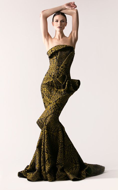 image Textured Gown, Prom Poses, Fashion Model Poses, Michael Costello, Photoshoot Dress, Fall Winter 2016, Mermaid Dresses, Fashion Poses, Beautiful Gowns