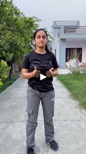 24K views · 1.5K reactions | How to defend yourself in situations #selfdefense #girlpower #video #womenfighter | Selfdefensewithbs | Selfdefensewithbs · Original audio How To Defend Yourself, Self Defense Tips, Self Defense, Girl Power, Defense, Audio