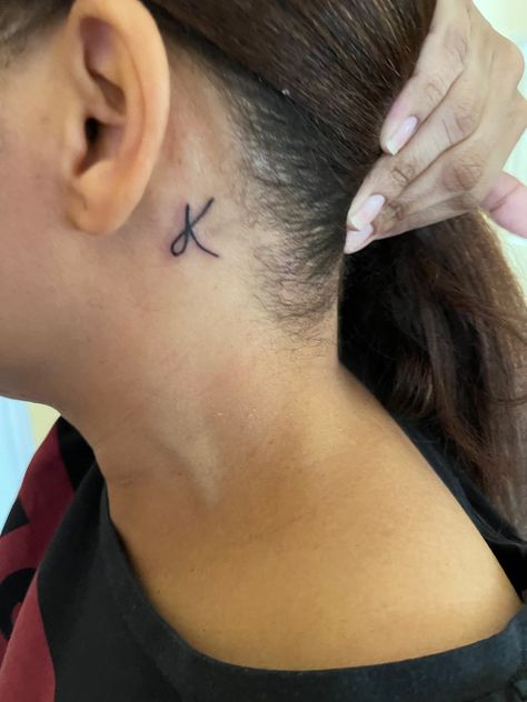 K tattoo K Behind Ear Tattoo, Letter K Tattoo, Behind The Ear Tattoo, Tattoo Behind Ear, K Tattoo, The Ear, Tattoo Lettering, Piercing Tattoo, Ear Tattoo