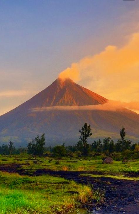 Mayon Volcano Mt Mayon, Mayon Volcano Aesthetic, Mayon Volcano Aesthetic Wallpaper, Mayon Volcano, Volcano Aesthetic, Volcano In Philippines, Mayon Volcano Eruption, Mountains Art Painting, A Wallpaper Letter Love