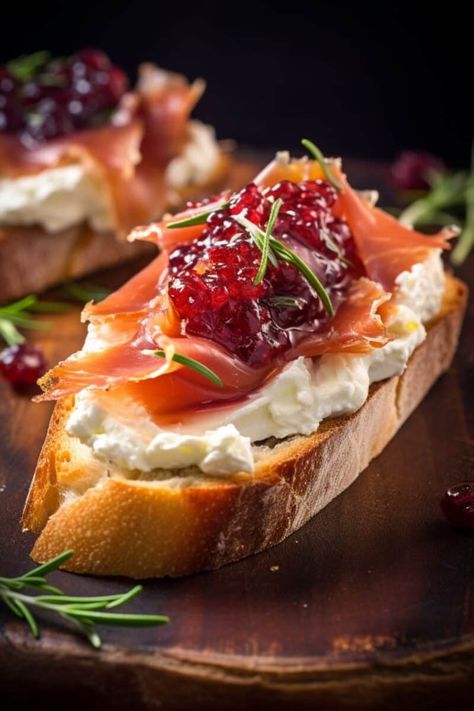 Thanksgiving Potluck Recipes, Cranberry Crostini, Prosciutto Crostini, Prosciutto Appetizer, Thanksgiving Appetizers Easy, Crostini Appetizers, Crostini Recipes, Delicious Thanksgiving, Thanksgiving Appetizers