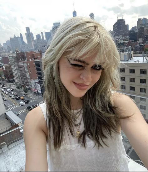 Platinum Hair Pale Skin, Blonde Alternative Hair, Frosted Tips Women Hair, Long Hair Grunge, Alternative Blonde Hair, Bleached Hair Dark Roots, Bleached Hair With Dark Roots, Edgy Blonde Hair, Blonde Mullet