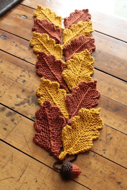 The Velvet Acorn Knitting, Acorn Knitting Chart, Autumn Leaves Knitting Pattern, How To Knit Leaves, Knitted Fall Decor, Knit Fall Decor, Thanksgiving Knitting Patterns, Xmas Knitting Ideas, Plant Knitting Pattern