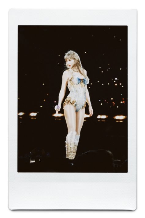 Taylor Swift Eras Tour Polaroid, Taylor Swift Polaroid Aesthetic, Lover Polaroid, Eras Tour Polaroid, Taylor Polaroid, Taylor Swift Polaroid, Taylor Swift Fotos, Taylor Merch, Gold Bodysuit