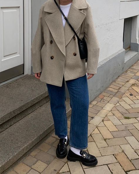 Short Pea Coat Outfits, Short Peacoat Outfit, Brown Peacoat Outfit, Coat Aesthetic Outfit, Pea Coat Outfits, Peacoat Outfit, Coat Aesthetic, Brown Peacoat, Hijabi Style