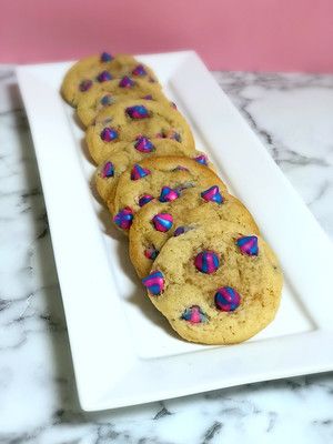 Unicorn Chip Cookies - Danielle Unicorn Chip Cookies, Chipits Recipes, Cookie Recipes Chewy, Capn Crunch, Crispy Cookies, Recipes Cookies, Pretzel Sticks, Soft Cookie, Chewy Cookie