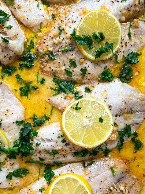 LEMON + GARLIC BUTTER SHEETPAN WHITE FISH Sliced Lemon, White Fish Recipes, Red Snapper, White Fish, Cayenne Pepper, Sea Bass, Cayenne Peppers, 2 Ingredients, Garlic Butter