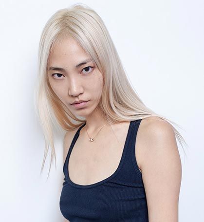 soo joo park South Korean Fashion, Blonde Asian Hair, Dark Skin Blonde Hair, Soo Joo Park, Hair Colors Ideas, Blonde Asian, Blonde Moments, Icy Blonde Hair, Hair Nutrition