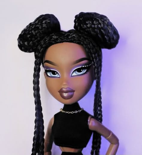 Sasha Bratz Doll Makeup Look, Bratz Doll With Braids, Bratz Curly Hair, Bratz Doll Hairstyles, Brat Doll Aesthetic, Y2k Bedroom Ideas, Bratz Hair, Bratz Hairstyles, Bratz And Barbie